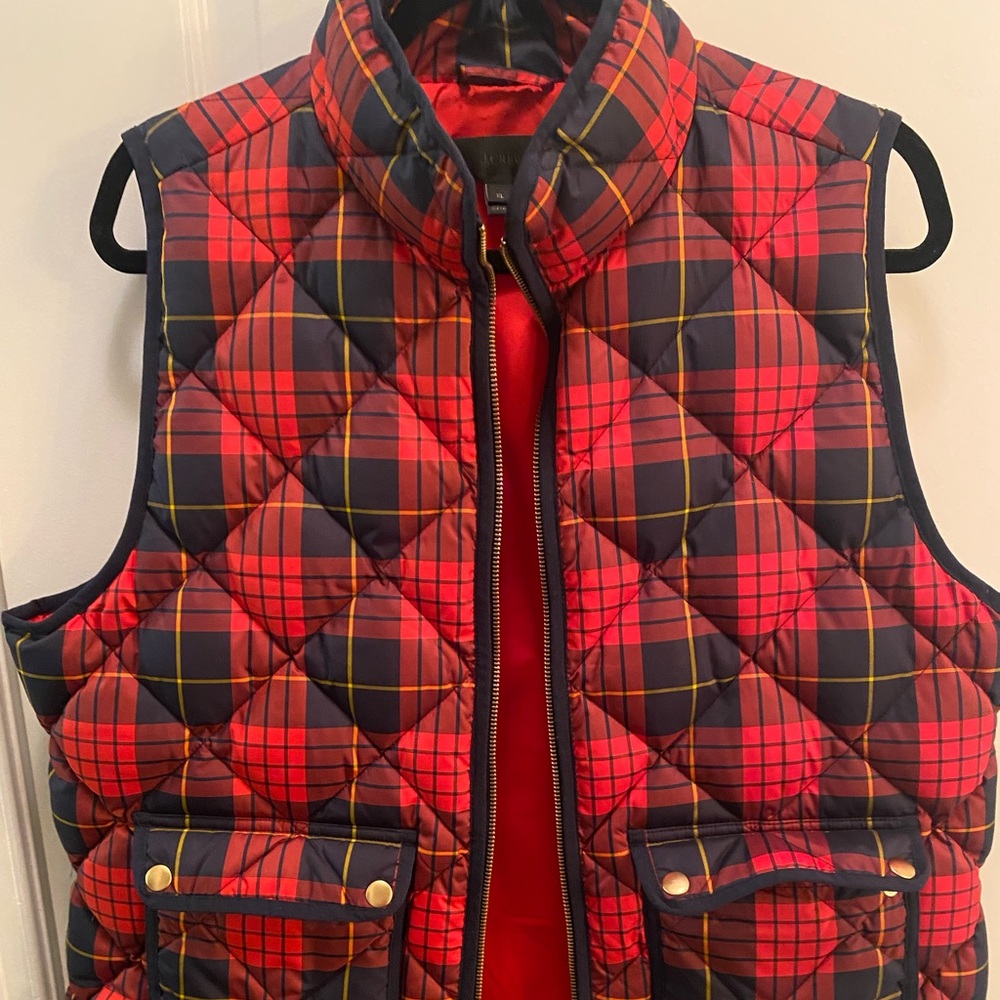JCrew quilted red&navy plaid vest-xl